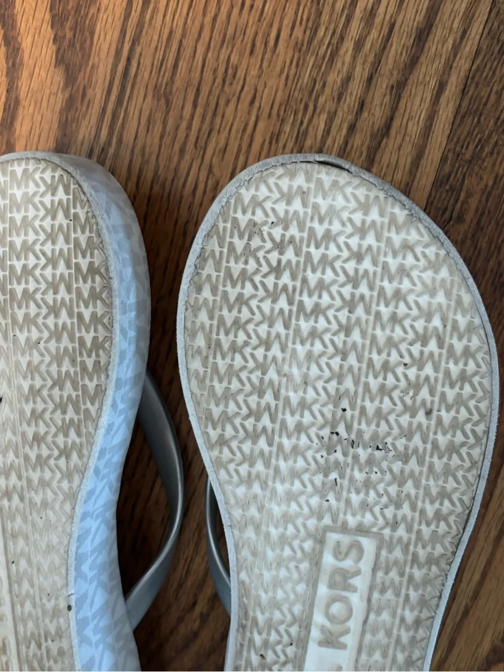 Michael Kors Bedford Glam Flip Flops White/Silver Wedge Sandals Size 8